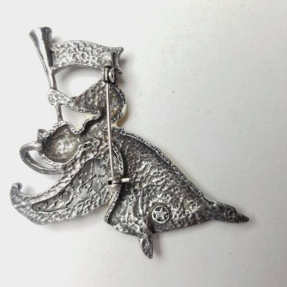 Vintage Angel with Trumpet Brooch, White Enamel Dress, Silver Tone Setting - Picture 3 of 6